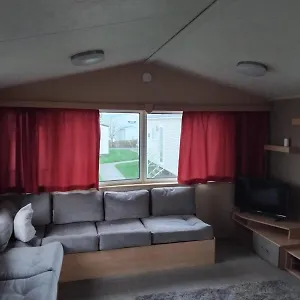 Ash Close 64- Blue Dolphin Heaven - Budget Caravan Holiday park Gristhorpe